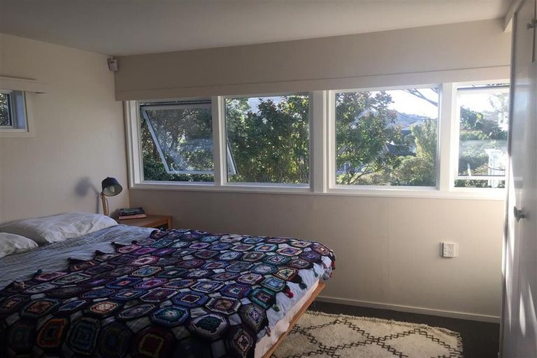 Photo of property in 2/3 Torwood Road, Khandallah, Wellington, 6035