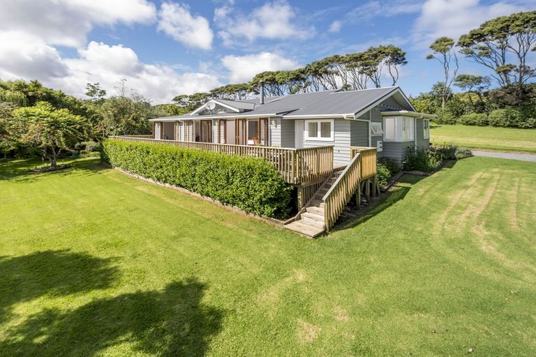 Photo of property in 233 Muriwai Valley Road, Muriwai, Waimauku, 0881