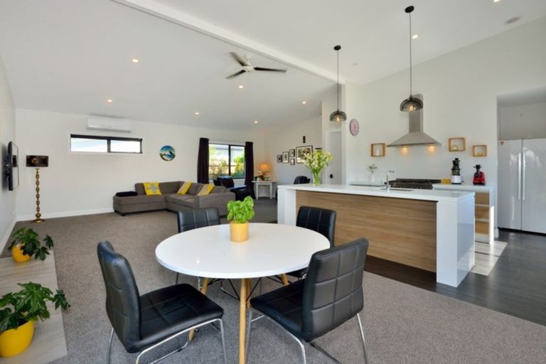 Photo of property in 28 Hamilton Drive, Wainui, Gisborne, 4010