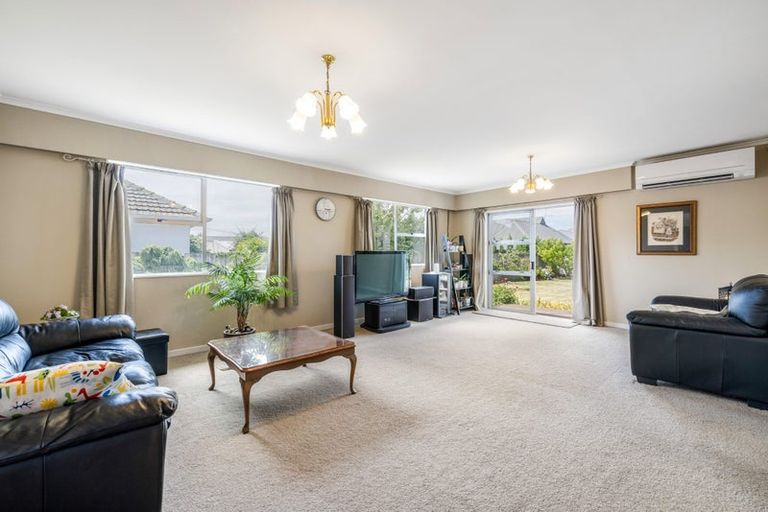 Photo of property in 230 Avonhead Road, Avonhead, Christchurch, 8042