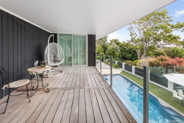 Photo of property in 6 Pleasant Place, Mellons Bay, Auckland, 2014