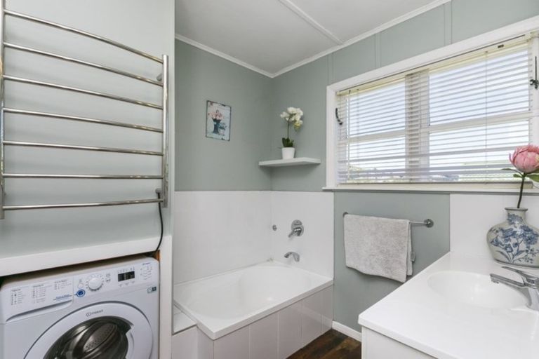 Photo of property in 27 Monowai Road, Johnsonville, Wellington, 6037