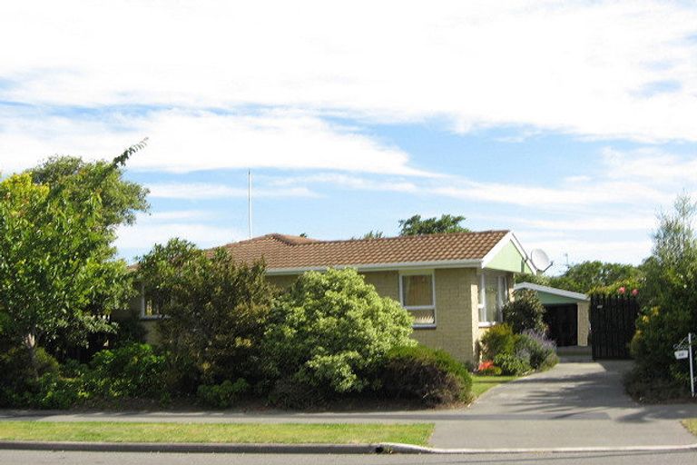 Photo of property in 25 Royal Park Drive, Parklands, Christchurch, 8083