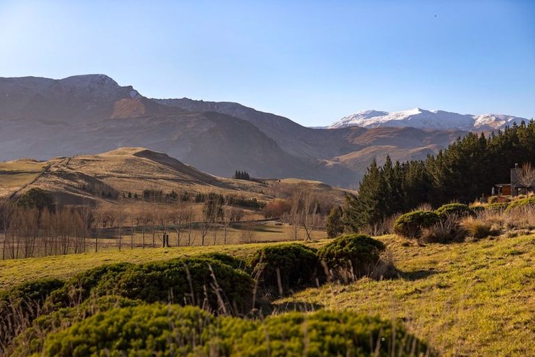 Photo of property in 47 Threepwood Road, Lake Hayes, Queenstown, 9371