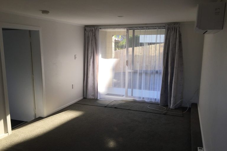 Photo of property in 1/682 East Coast Road, Pinehill, Auckland, 0630