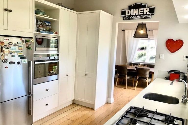 Photo of property in 11 Ocean View Road, Milford, Auckland, 0620