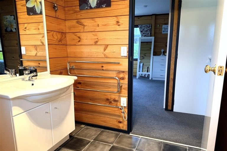 Photo of property in 2 Jamieson Road, Karoro, Greymouth, 7805