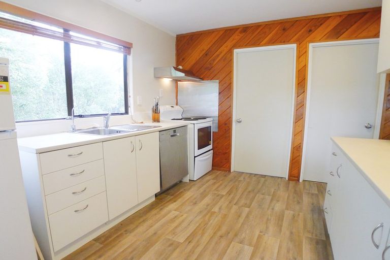 Photo of property in 1/23 Flaunty Place, West Harbour, Auckland, 0618