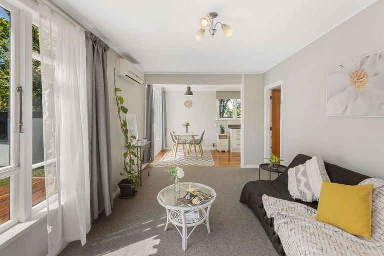 Photo of property in 4 Crewe Crescent, Hokowhitu, Palmerston North, 4410