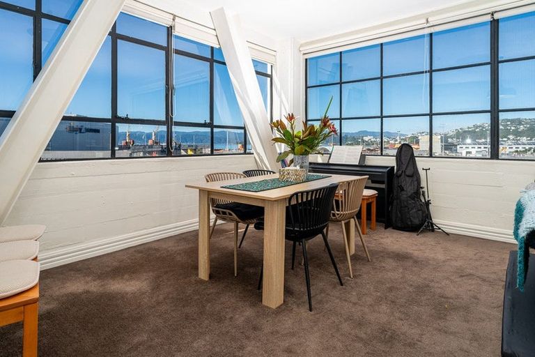 Photo of property in Endeavour Apartments, 10/125 Thorndon Quay, Pipitea, Wellington, 6011
