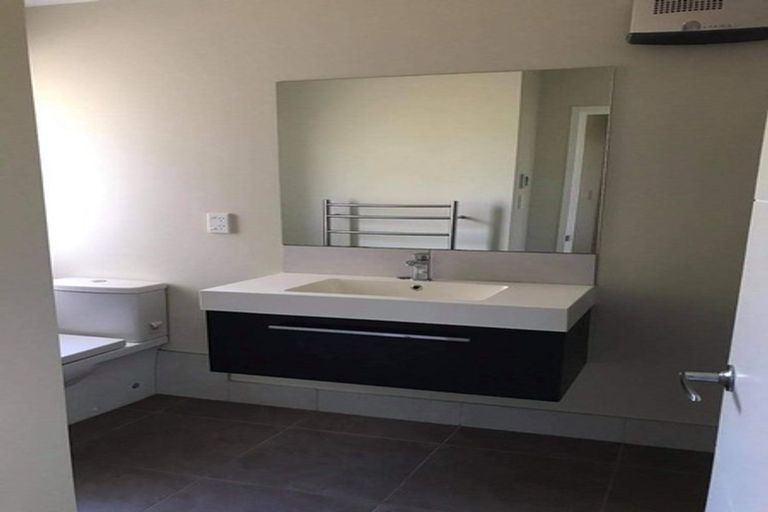 Photo of property in 190 Racecourse Road, Sockburn, Christchurch, 8042