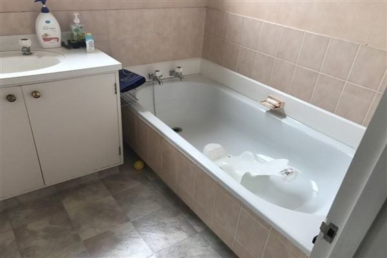 Photo of property in 1 Jarrett Court, Roslyn, Palmerston North, 4414