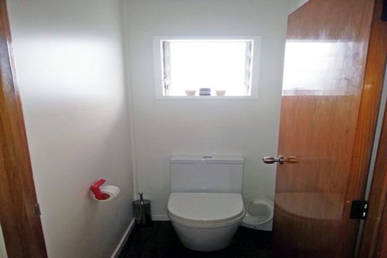 Photo of property in 82 Harrington Road, Henderson, Auckland, 0610