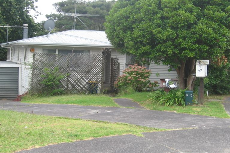 Photo of property in 18 Emirau Place, Glenfield, Auckland, 0629