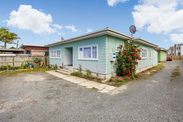 Photo of property in 319 Massey Road, Mangere East, Auckland, 2024