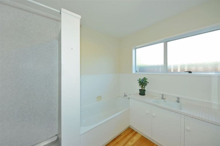 Photo of property in 70 Cutts Road, Russley, Christchurch, 8042