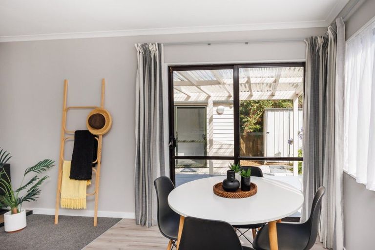 Photo of property in 24a Dorset Crescent, Hokowhitu, Palmerston North, 4410