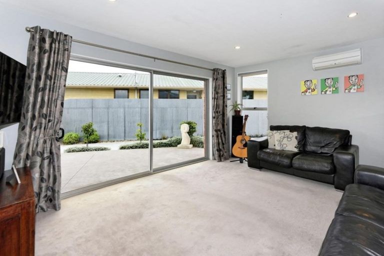 Photo of property in 8 Birdling Place, Halswell, Christchurch, 8025