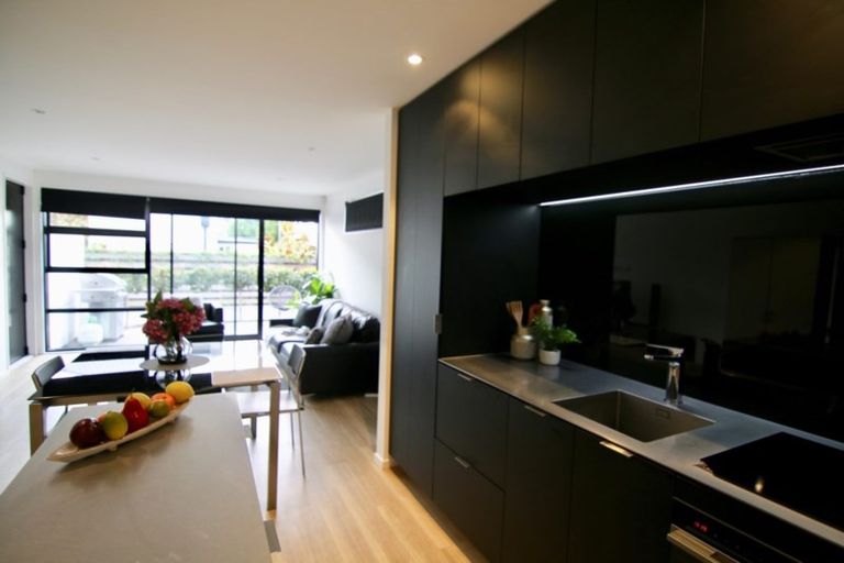 Photo of property in 138e Holly Road, St Albans, Christchurch, 8014