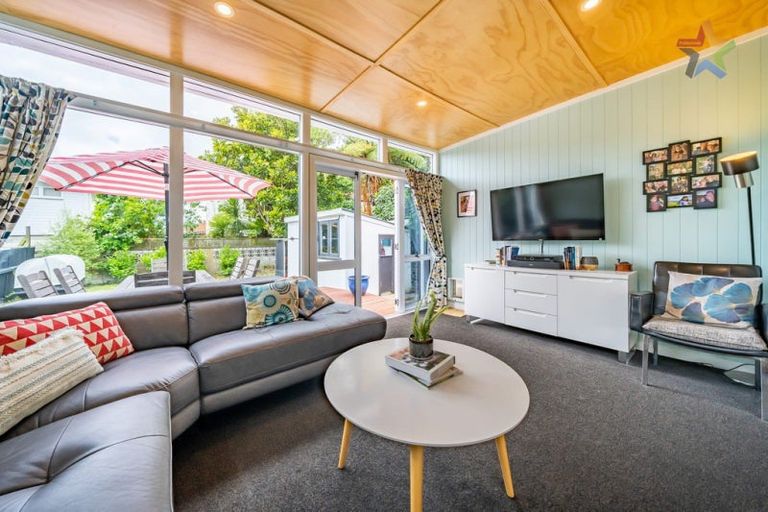 Photo of property in 6 Puriri Street, Eastbourne, Lower Hutt, 5013