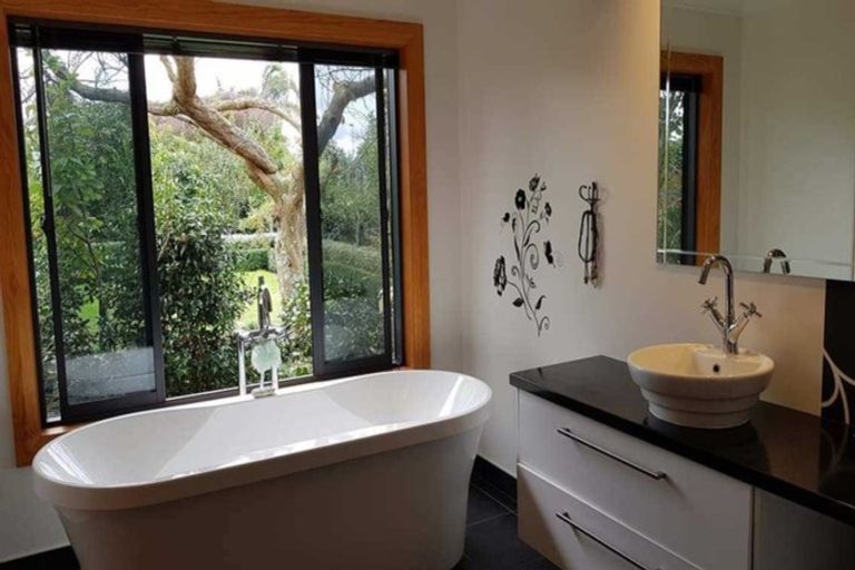 Photo of property in 1 Avenue Road, Greenmeadows, Napier, 4112