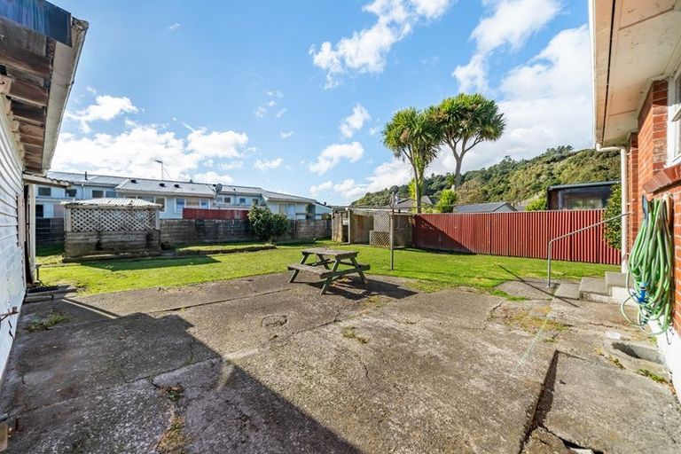 Photo of property in 35 Peck Street, Taita, Lower Hutt, 5011