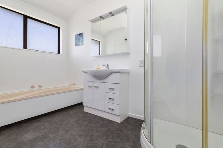 Photo of property in 14 Cullen Place, Tawa, Wellington, 5028