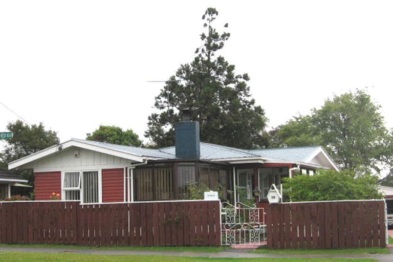 Photo of property in 99 Sturges Road, Henderson, Auckland, 0612