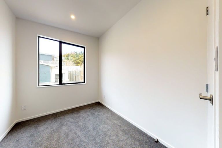 Photo of property in 12/62 Spenmoor Street, Newlands, Wellington, 6037