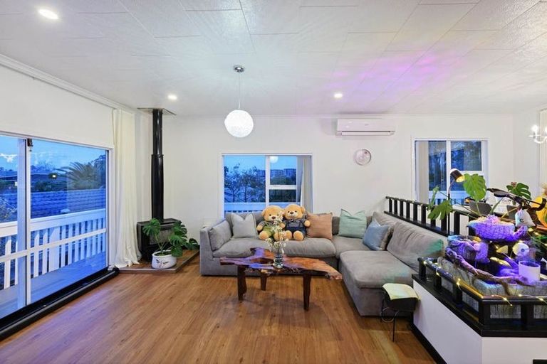 Photo of property in 37 Roberts Road, Te Atatu South, Auckland, 0610