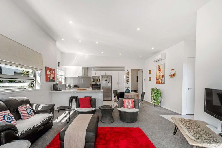 Photo of property in 16 Vanita Drive, Whitianga, 3510