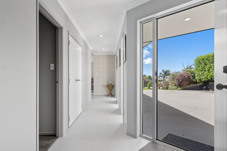 Photo of property in 11 Haden Place, Omokoroa, 3114