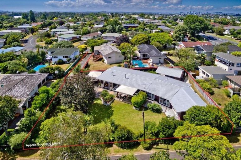 Photo of property in 8 Marywil Crescent, Hillcrest, Auckland, 0627