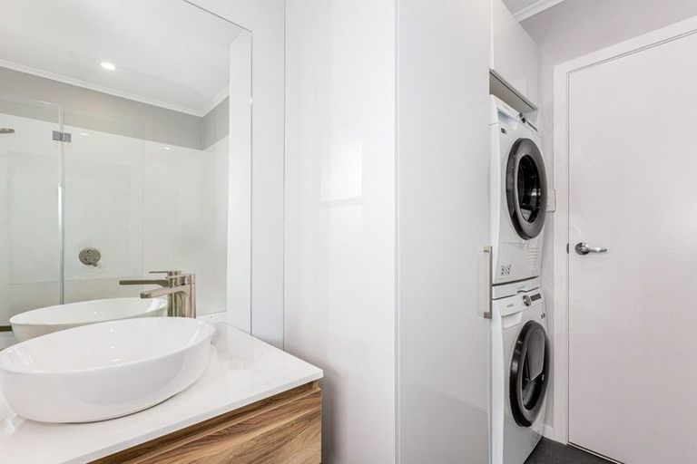 Photo of property in 9a City View Grove, Harbour View, Lower Hutt, 5010