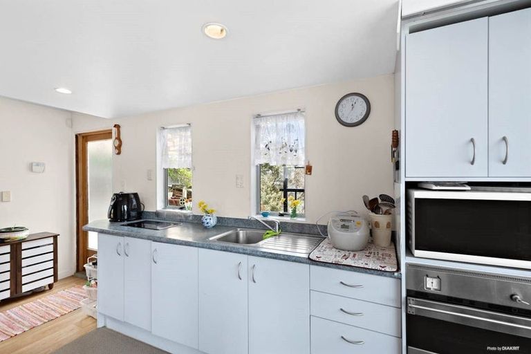 Photo of property in 119 Oreil Avenue, West Harbour, Auckland, 0618