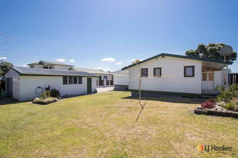 Photo of property in 28 Snell Crescent, Waihi Beach, 3611