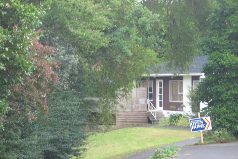 Photo of property in 2/17 Emirau Place, Glenfield, Auckland, 0629