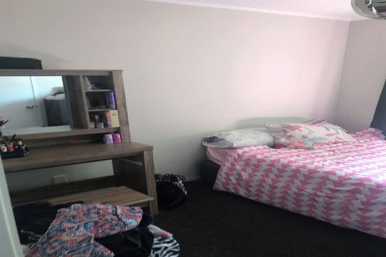 Photo of property in 2/4 Silver Creek Road, Weymouth, Auckland, 2103