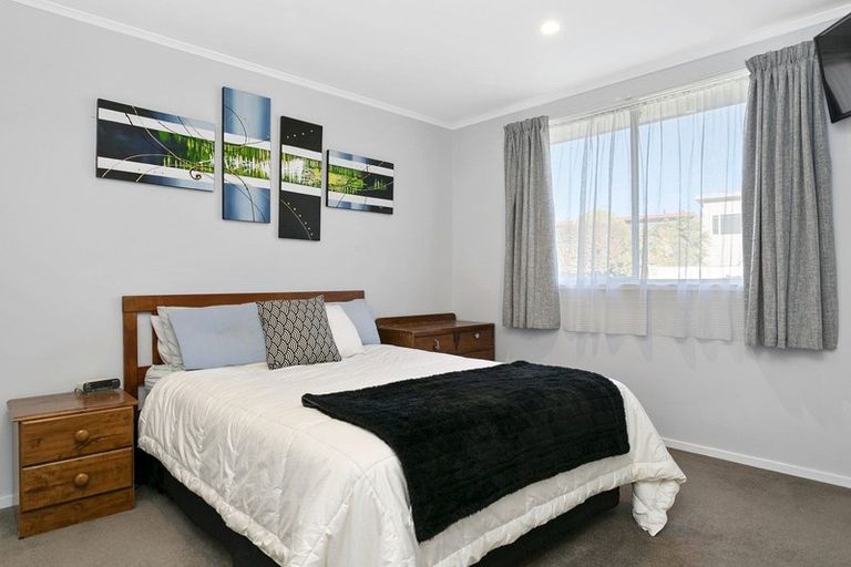 Photo of property in 11 Besley Place, Acacia Bay, Taupo, 3330