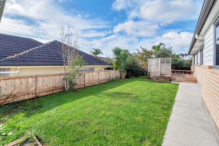 Photo of property in 35 English Oak Drive, Schnapper Rock, Auckland, 0632