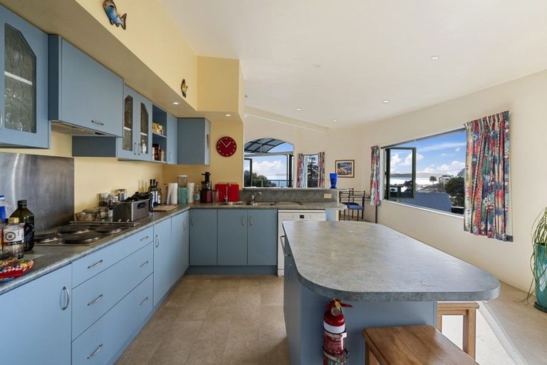 Photo of property in 19 Rewa Place, Russell, 0202