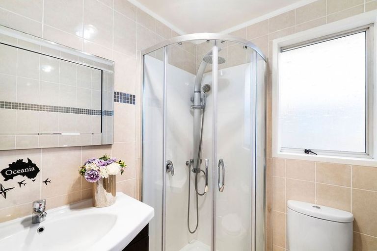 Photo of property in 1/24 Bonito Place, Bayview, Auckland, 0629