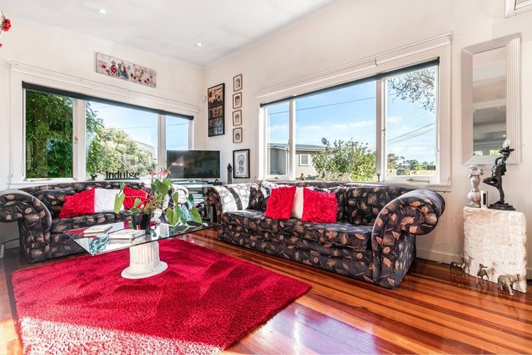 Photo of property in 1/10 Marsh Avenue, Forrest Hill, Auckland, 0620