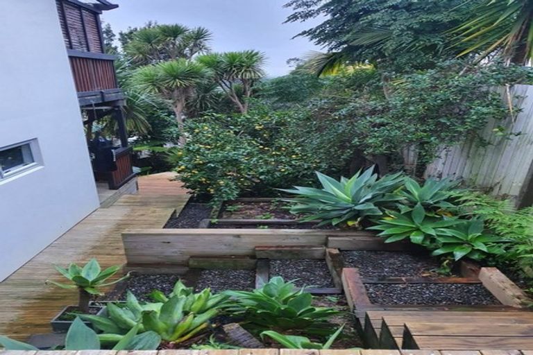 Photo of property in 45a Sunset Road, Totara Vale, Auckland, 0632