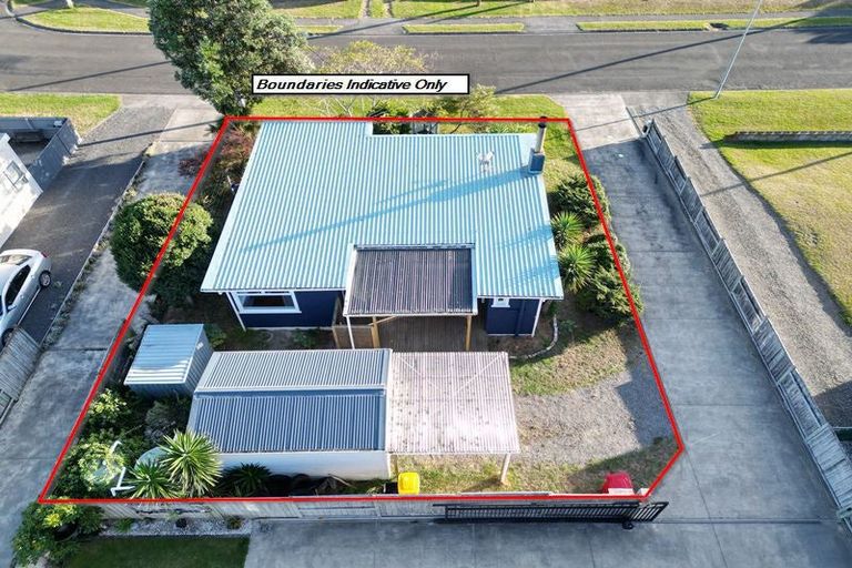 Photo of property in 26 Pratt Avenue, Foxton Beach, Foxton, 4815