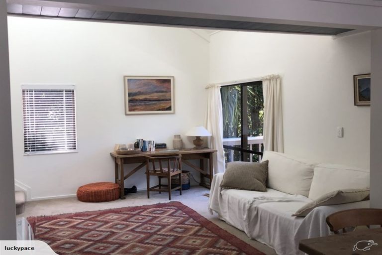 Photo of property in 2/99 Konini Road, Titirangi, Auckland, 0604