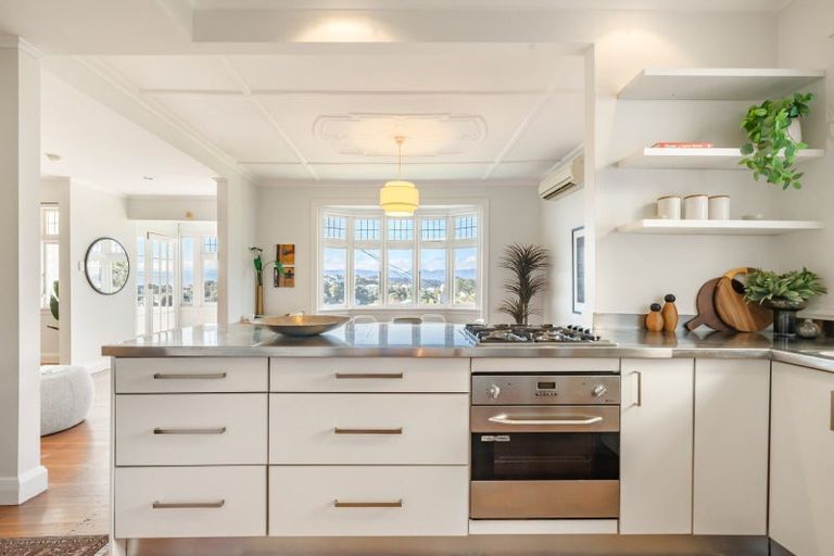 Photo of property in 4 Norna Crescent, Kelburn, Wellington, 6012