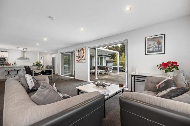 Photo of property in 43 Kingfisher Crescent, Albert Town, Wanaka, 9305