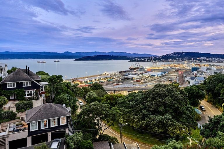 Photo of property in 11 Lower Watt Street, Wadestown, Wellington, 6012