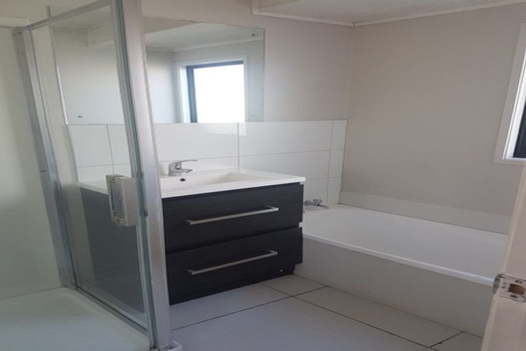 Photo of property in 14 Southview Place, Wattle Downs, Auckland, 2102